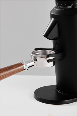 Tegangan yang dapat disesuaikan Mesin penggiling kopi rumah dengan pisau pelapis titanium