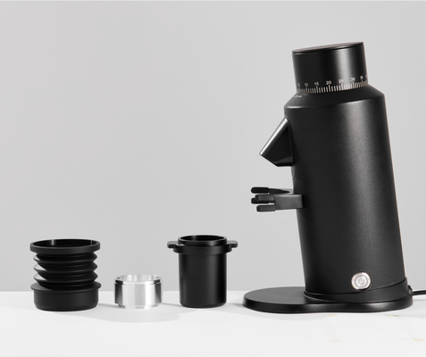 Tegangan yang dapat disesuaikan Mesin penggiling kopi rumah dengan pisau pelapis titanium